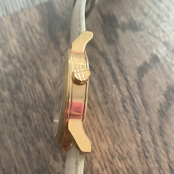 Burberry The City BU9109 watch - Picture 10 of 11
